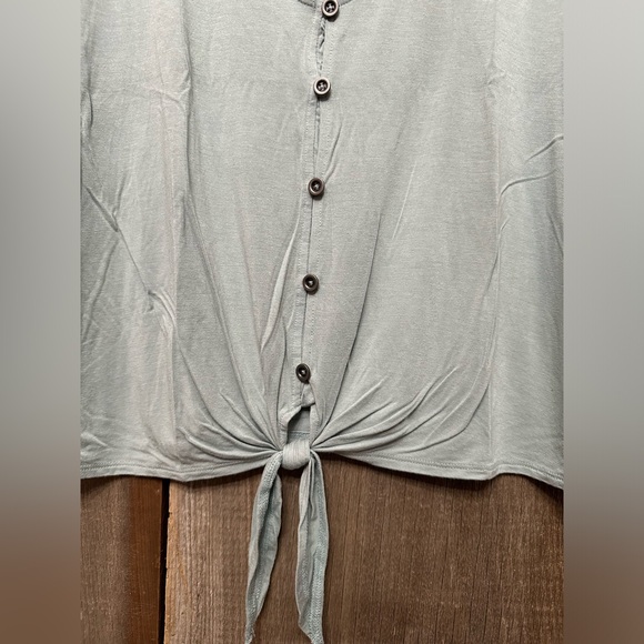 American Eagle Soft & Sexy Button Front Tie Knot T-Shirt in Washed Green Gray M - Picture 5 of 15
